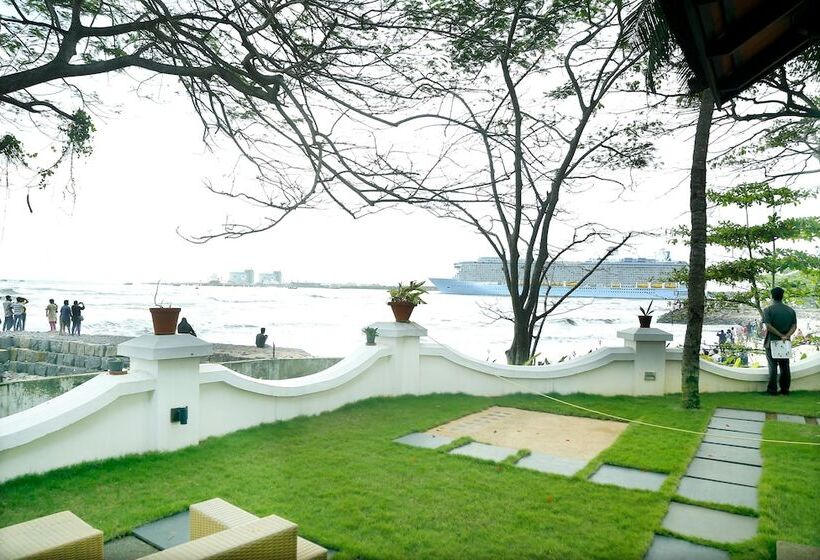 בית מלון כפרי Old Lighthouse Bristow