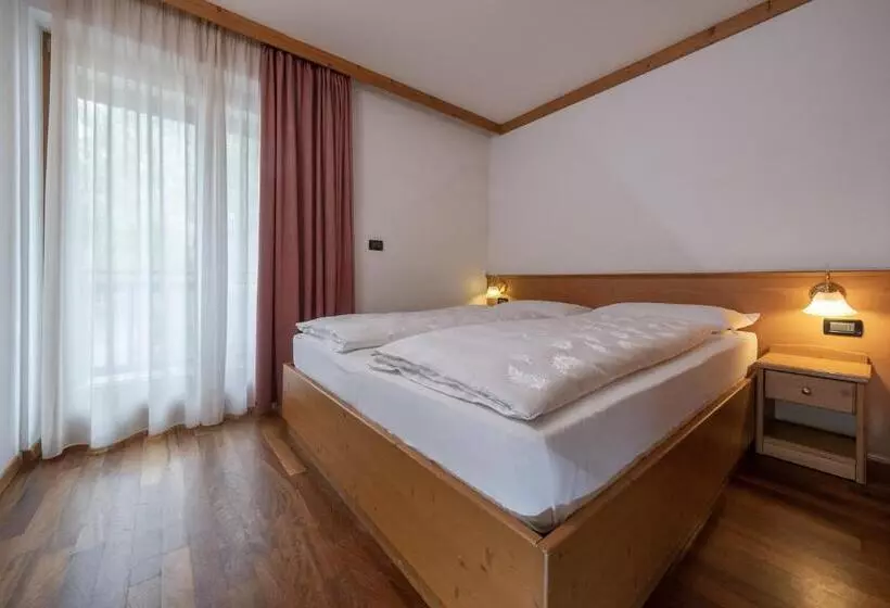 Отель Residence Kristall Fiemme Holidays