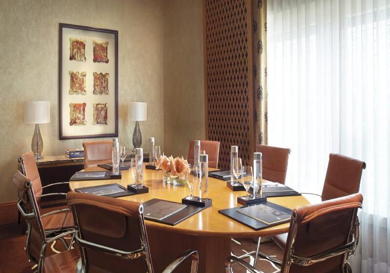 هتل The Ritz   Carlton, Bangalore