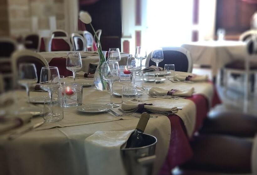 Kelina Charme Hotel By Cantine Due Palme