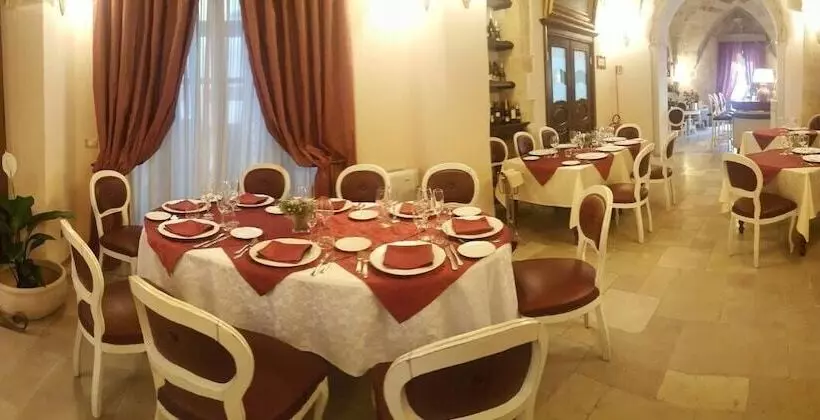 Kelina Charme Hotel By Cantine Due Palme