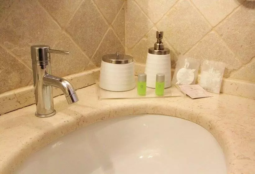 Kelina Charme Hotel By Cantine Due Palme