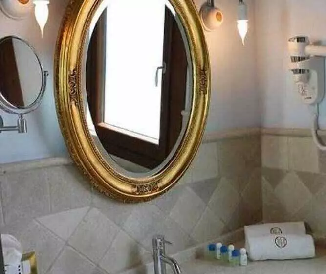 Kelina Charme Hotel By Cantine Due Palme