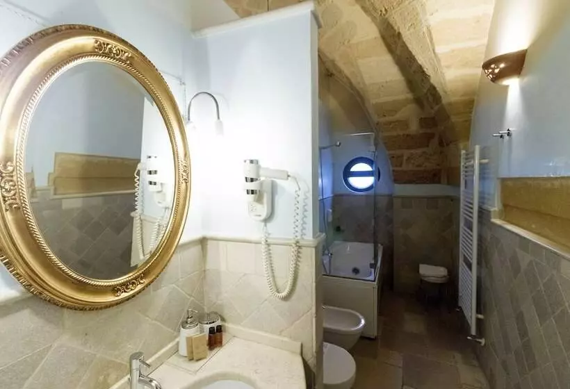 Kelina Charme Hotel By Cantine Due Palme