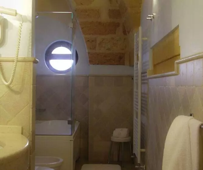 Kelina Charme Hotel By Cantine Due Palme