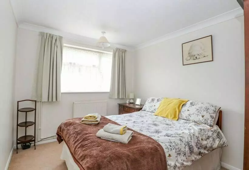 16 Heron Gardens