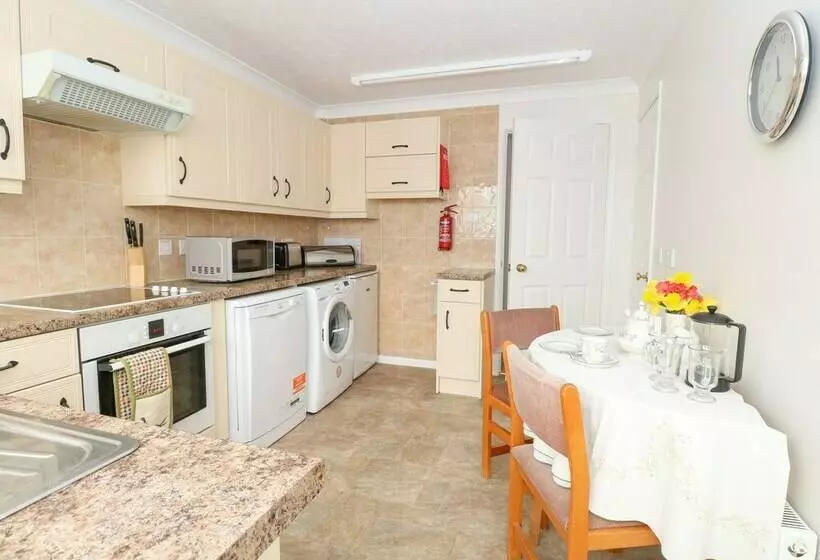 16 Heron Gardens