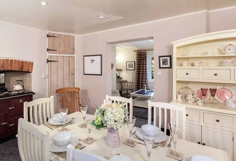 2 Bittadon Cottages