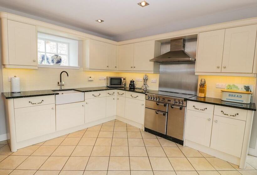 Bracken Holiday Cottage