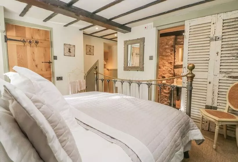 In & Out Cottage
