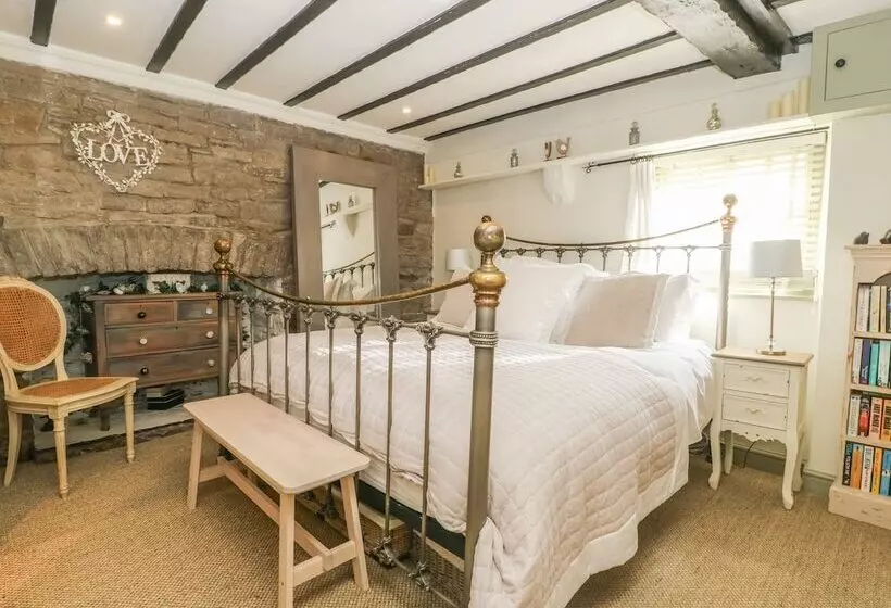 In & Out Cottage