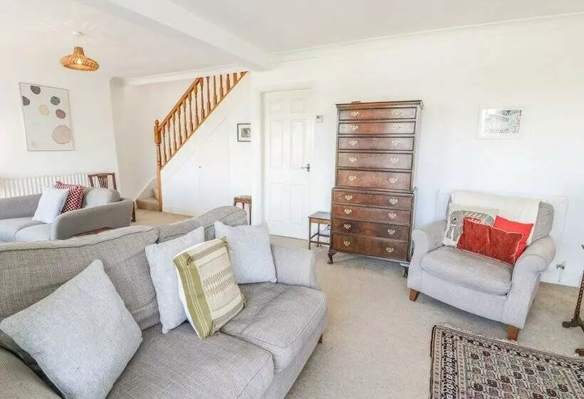 7 Ivy Terrace