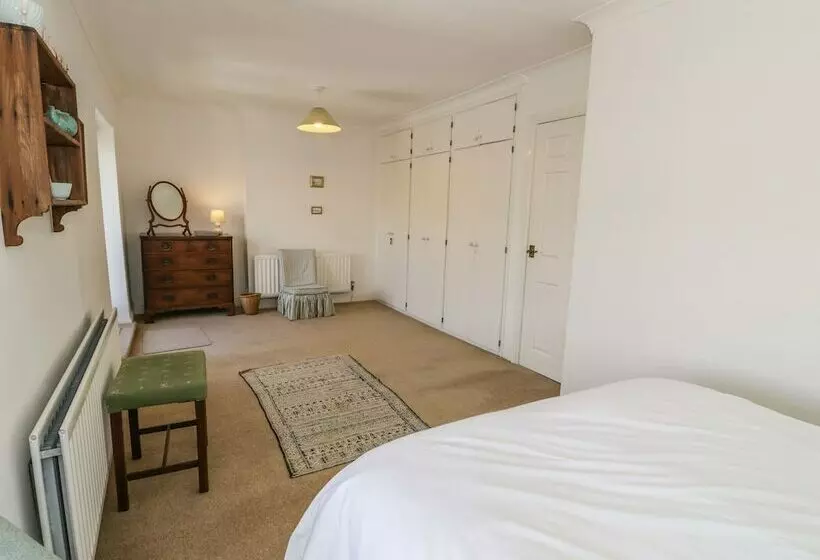 7 Ivy Terrace