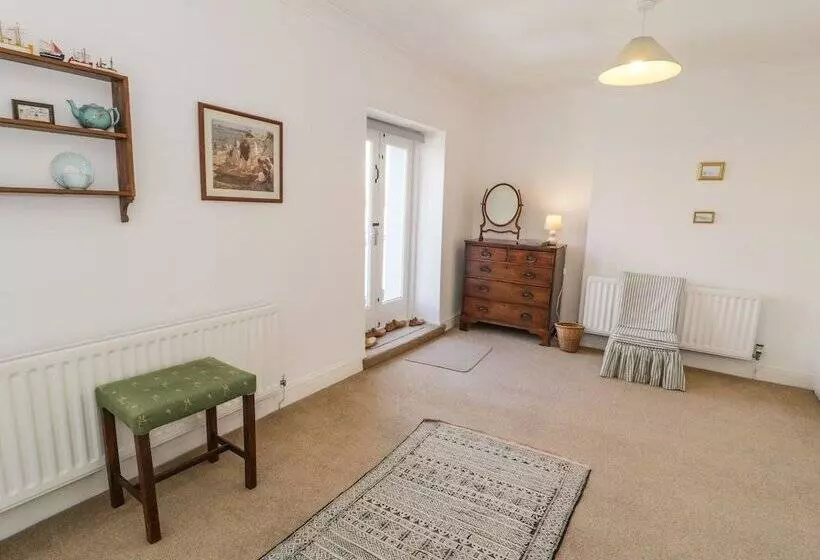 7 Ivy Terrace