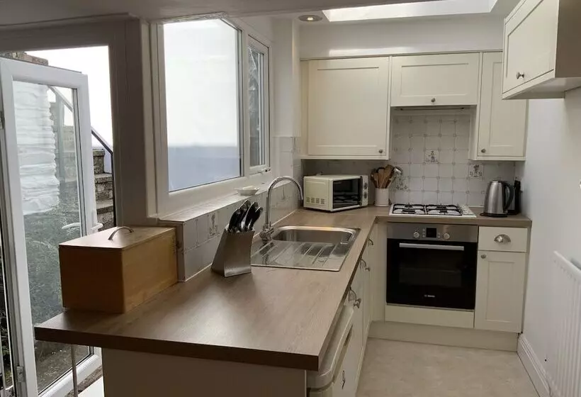 7 Ivy Terrace