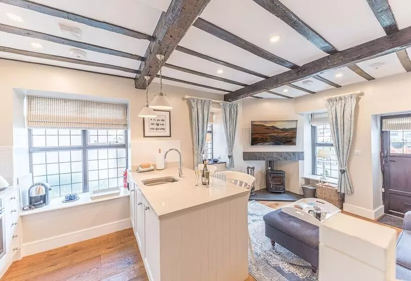 Alice S Cottage