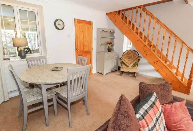 No 1 Railway Cottages