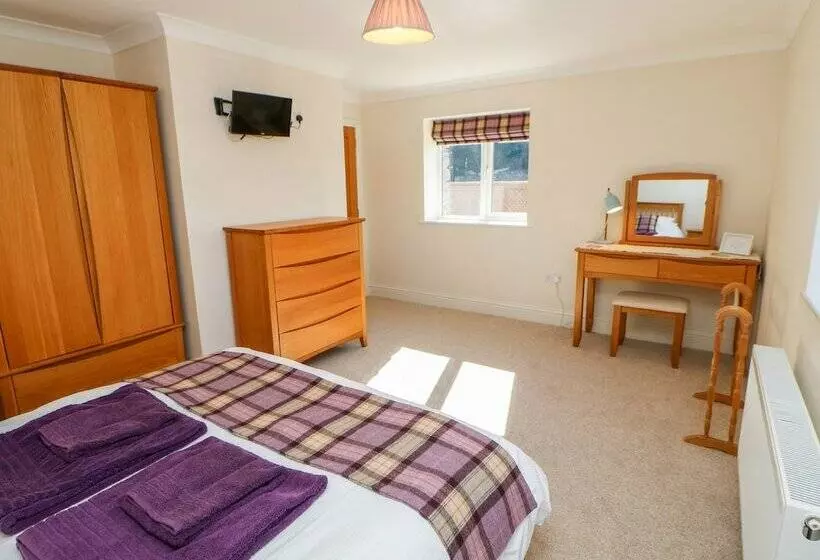 Oscar House