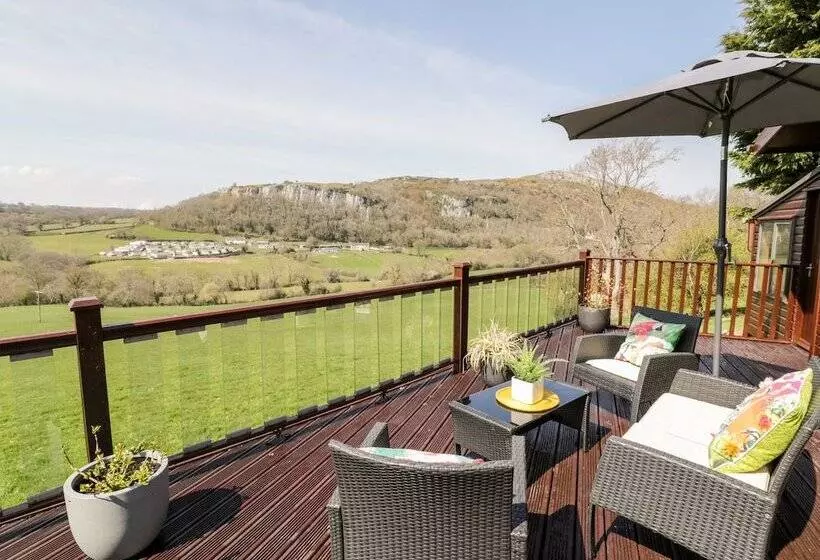 Summertime Lodge