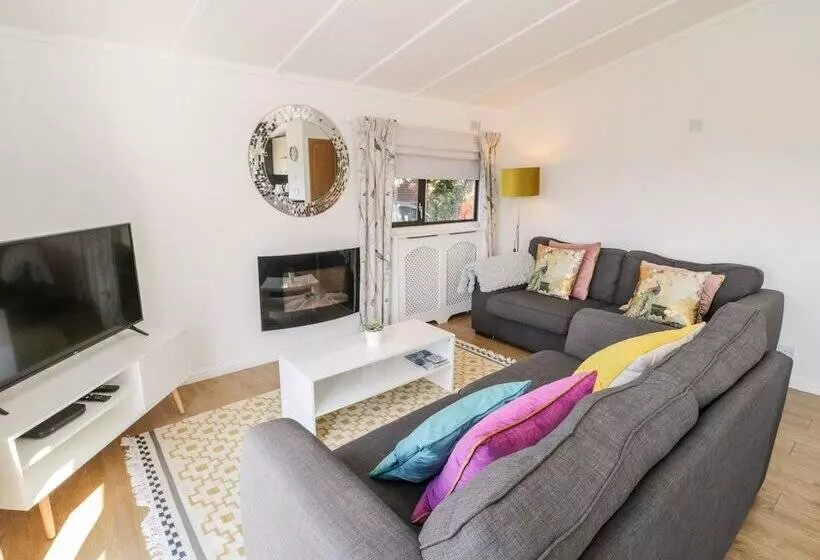 Summertime Lodge