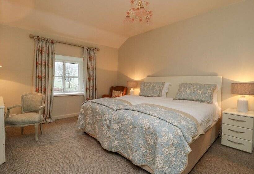 The Nook Bank Newton