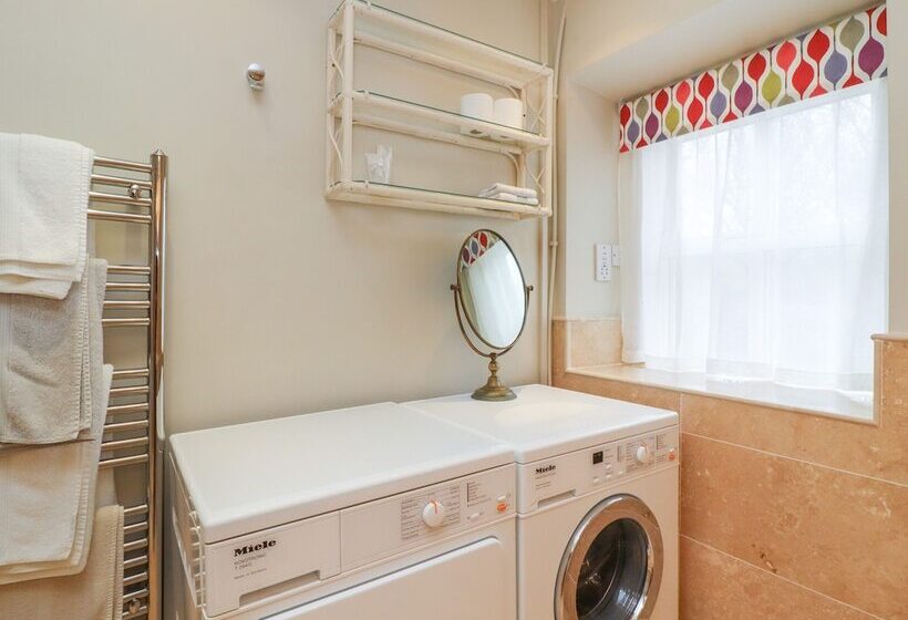 The Nook Bank Newton