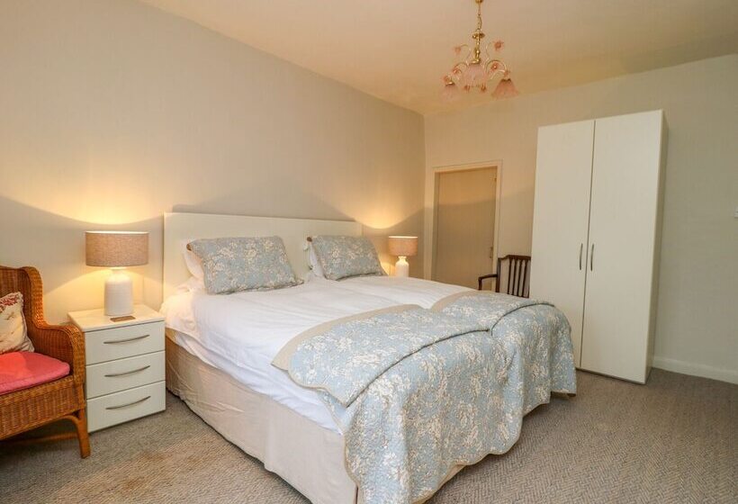 The Nook Bank Newton