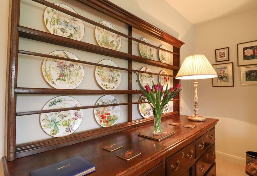 The Nook Bank Newton