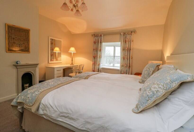 The Nook Bank Newton