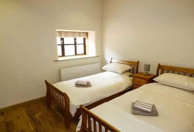 Upper Greenhills Farm