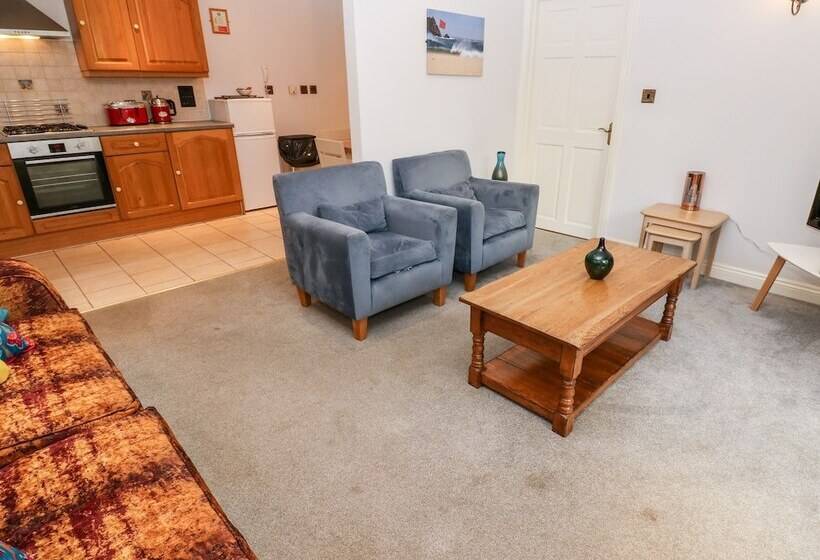 4 Beachcombers Apartments