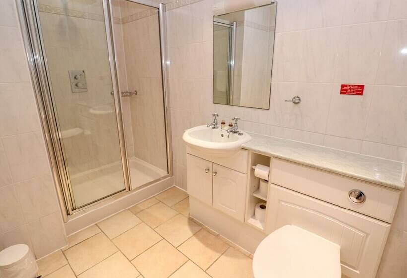 4 Beachcombers Apartments