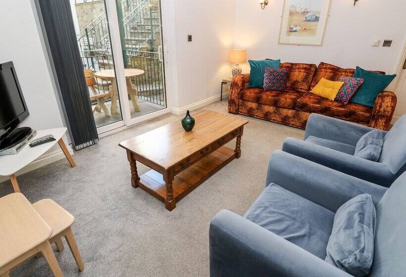 4 Beachcombers Apartments