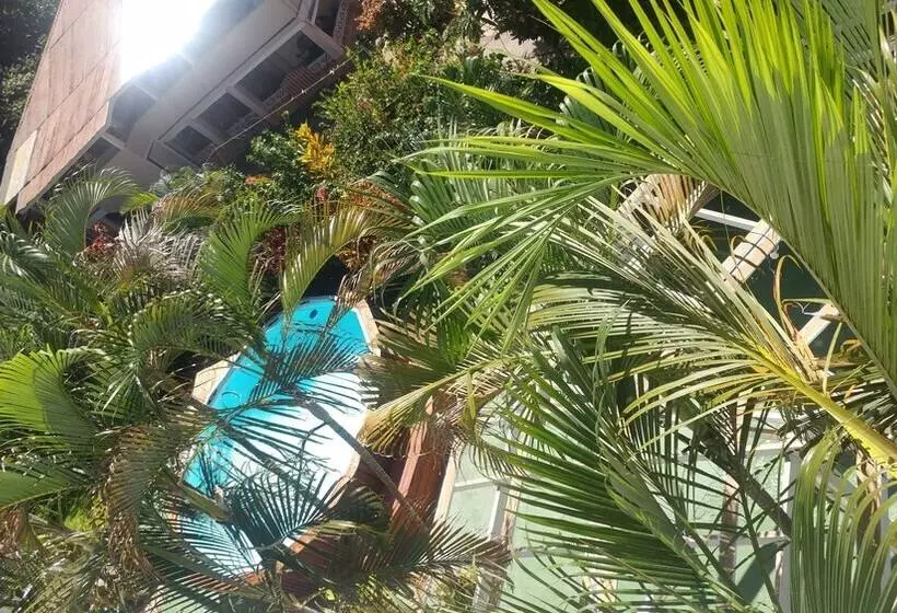 هتل Nataro Inn