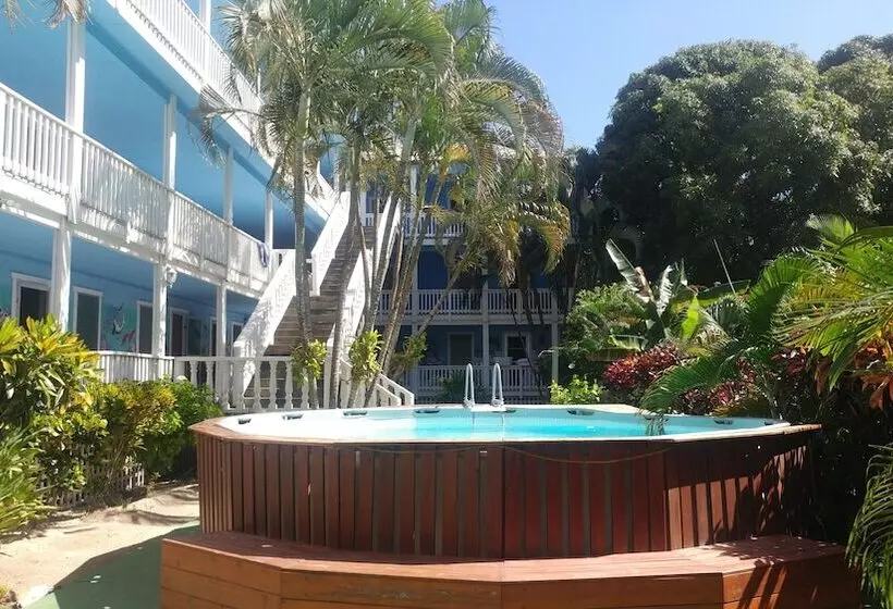 هتل Nataro Inn
