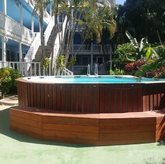 هتل Nataro Inn