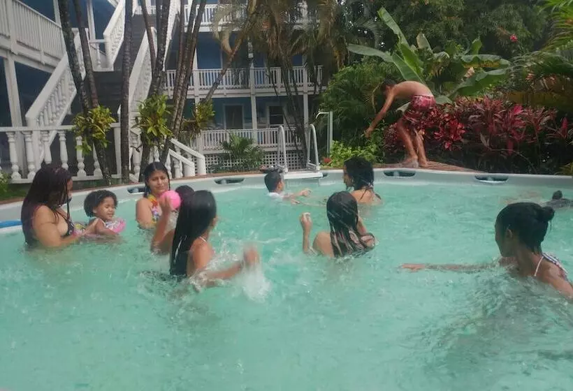 هتل Nataro Inn