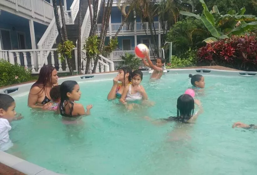 هتل Nataro Inn
