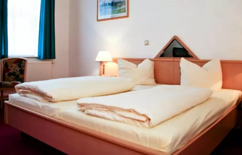 Hotelli & Restaurant Taubennest