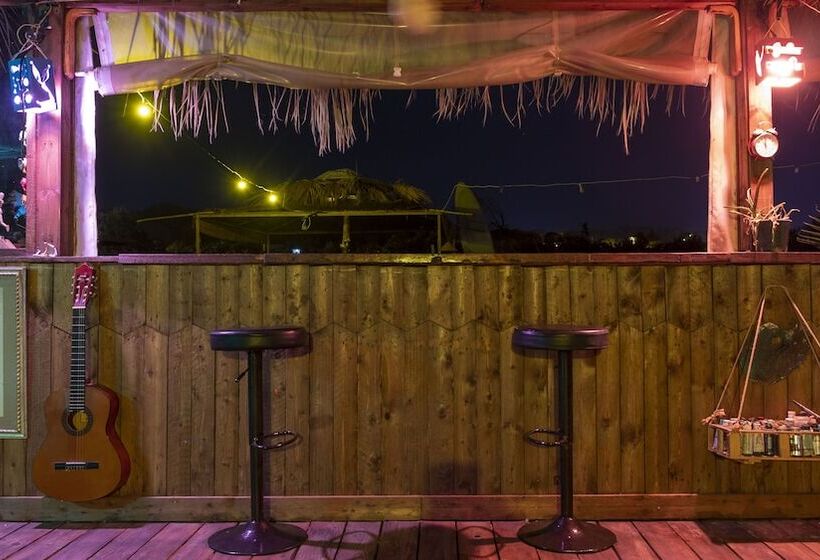 Hotelli Teos Sanat Kampi