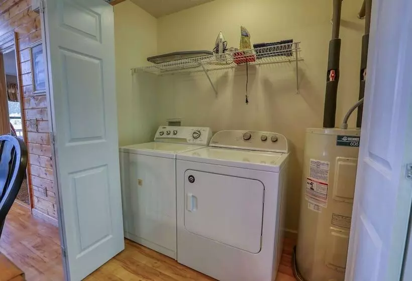 Moosetrax   3 Bedrooms, 2 Baths, Sleeps 6 Cabin By Redawning