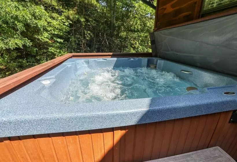 Moosetrax   3 Bedrooms, 2 Baths, Sleeps 6 Cabin By Redawning