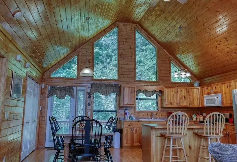 Moosetrax   3 Bedrooms, 2 Baths, Sleeps 6 Cabin By Redawning