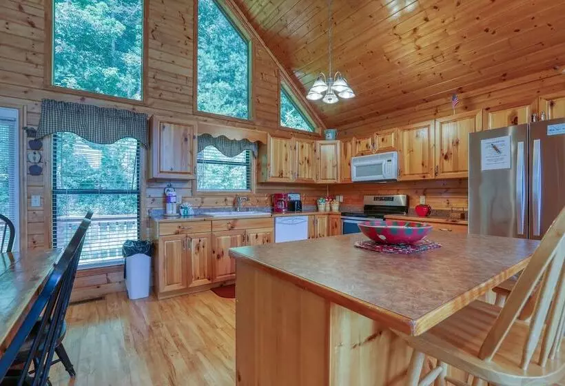 Moosetrax   3 Bedrooms, 2 Baths, Sleeps 6 Cabin By Redawning