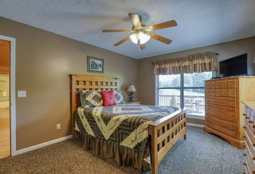 Moosetrax   3 Bedrooms, 2 Baths, Sleeps 6 Cabin By Redawning