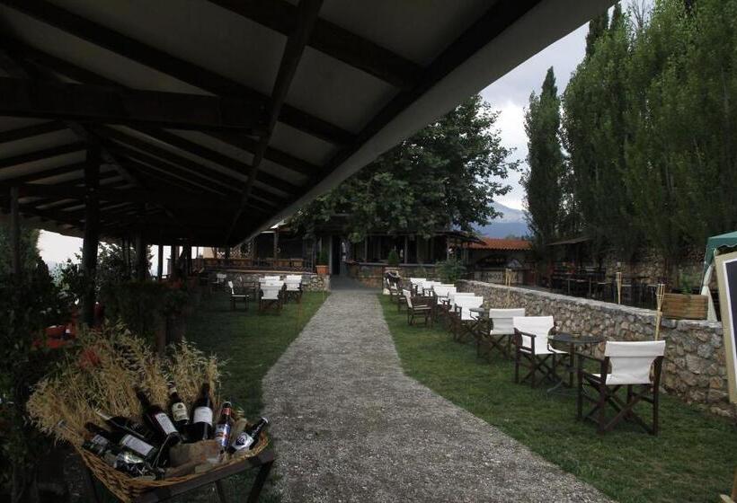 פנסיון Mythoxenia