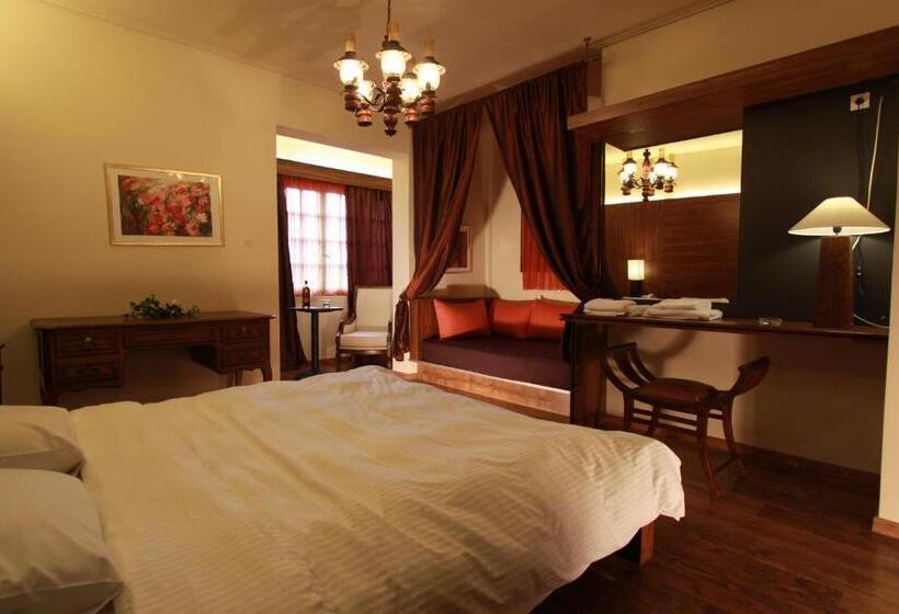 פנסיון Mythoxenia