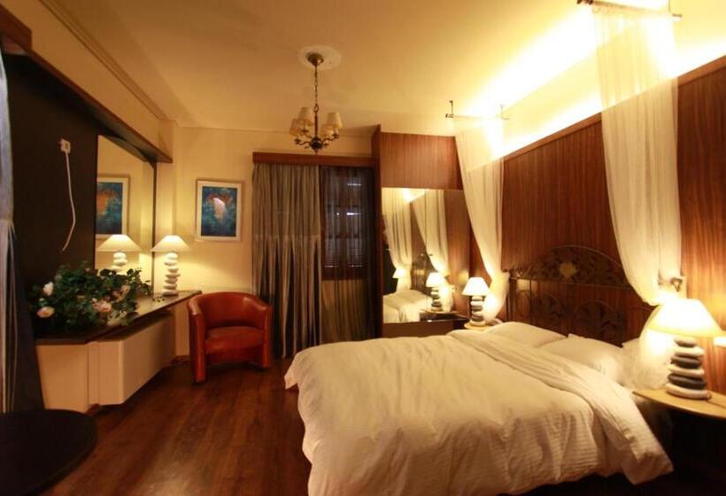 פנסיון Mythoxenia