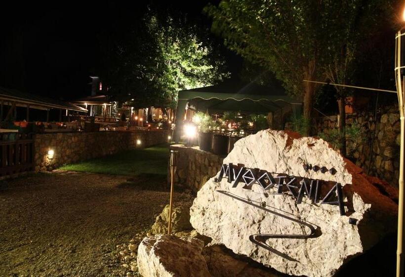 פנסיון Mythoxenia