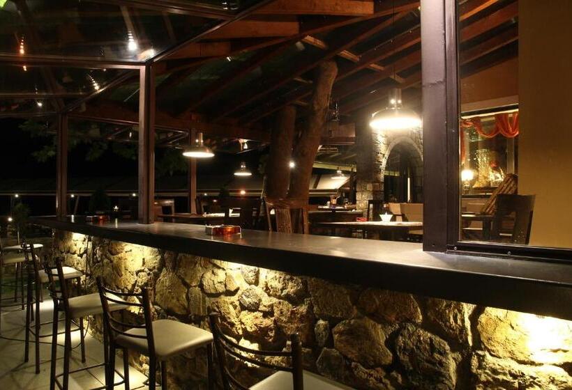 פנסיון Mythoxenia